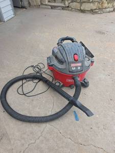lot 1029 image: Craftsman 5.0 Peak HP 12 Gallon WetDry Vacuum