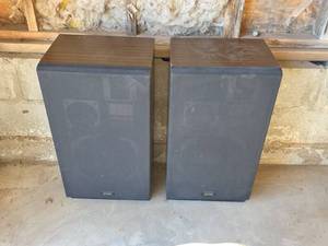 lot 1030 image: 2 Kenwood JL-630W Speakers