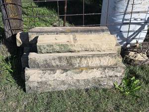 lot 1205 image: 11 Limestone Landscaping Blocks (average length 2ft)