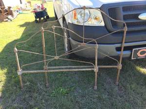 lot 1214 image: Twin Metal Bed Frame with Ornamental Posts (garden decor)