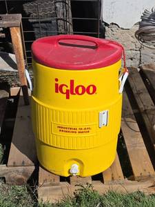 lot 1225 image: Igloo Industrial 10-Gallon Drinking Water Cooler