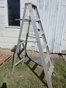 lot 1226 image: Keller 93 Series Model 936 6 ft Aluminum Step Ladder Type III 200 lb
