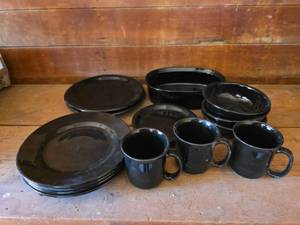 lot 1244 image: 15pc Kitchenware Dishes (Black)