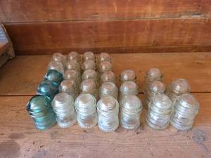 lot 1247 image: 28 Glass Insulators Including Hemingray No. 9 and 12