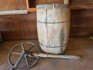 lot 1256 image: Nail Keg and More