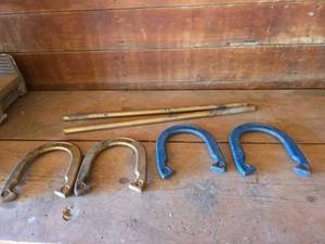 lot 1259 image: Franklin Horseshoes 6 Piece Lot with Stakes