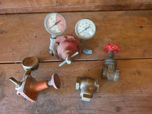 lot 1267 image: Smith Pressure Gauge Regulator Assembly, Brass Fittings, and More