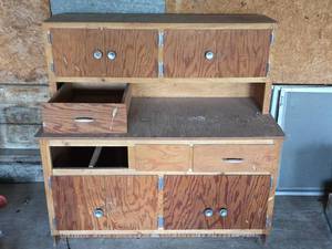 lot 1278 image: Wood Cabinet with Doors Drawers and Shelving