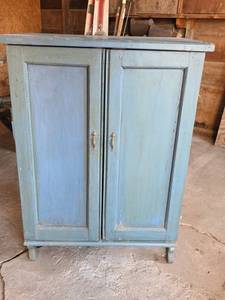 lot 1287 image: Vintage Two-Door Cabinet with Adjustable Shelves and Copper Handles