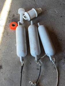 lot 1291 image: 3 White Boat Fenders with Lines and Accessories