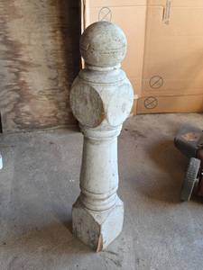 lot 1300 image: Vintage Wooden Finial Ornamental Turned Post