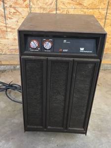 lot 1506 image: White-Westinghouse WED40P2 Dehumidifier 40 Pints24 Hour (Powers on)