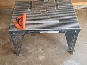 lot 1511 image: Router Table Model 25444