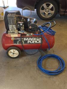 lot 1519 image: Coleman Powermate Magna Force 4.5 HP 25 Gallon Air Compressor MP045251S (powers on)