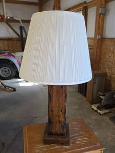 lot 1521 image: 3-Way Table Lamp (powers on)