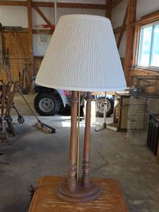 lot 1522 image: 3-Way Table Lamp (powers on)