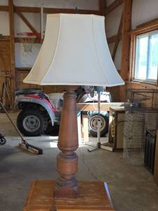 lot 1523 image: 3-Way Table Lamp
