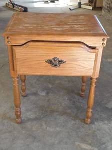 lot 1524 image: Wood Nightstand