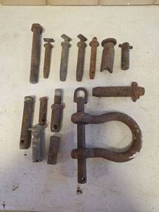 lot 1545 image: Assorted Hitch Pins
