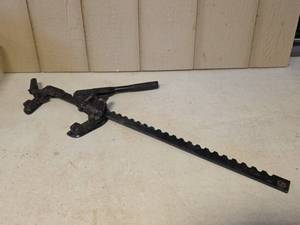 lot 1556 image: Fence Tightener