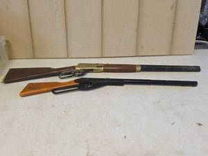 lot 1559 image: Sears Roebuck BB Lever Action Rifle (works) and Daisy BB lever action rifle (has air pressure but doesnt shoot BB)