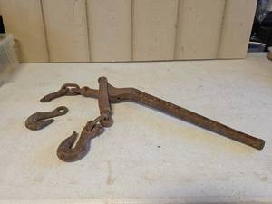 lot 1561 image: Chain Binder with Hooks