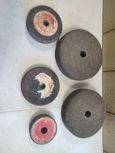 lot 1568 image: Assorted Bench Grinding Wheels, 4.5 to 9 inch