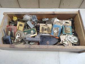 lot 1573 image: Assorted Hardware