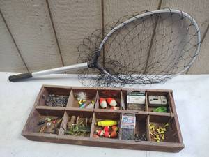 lot 1576 image: Fishing Tackle Lot with Net, Lures, Weights and Swivels