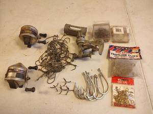 lot 1577 image: Zebco Fishing Reels with Assorted Fishing Supplies