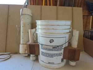 lot 1611 image: 5 Gallon Fishing Bucket with 4 Rod Holders and Baiter