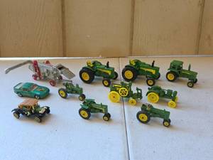lot 1616 image: John Deere Diecast Farm Equipment & Vehicles