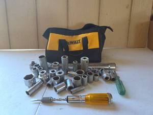lot 1622 image: DeWalt Canvas Bag and Assorted Sockets