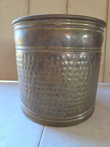 lot 1631 image: Brass Planter