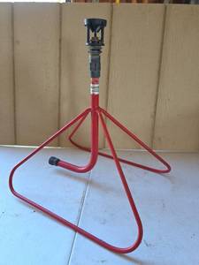 lot 1636 image: Walker Wobblers Stand Sprinkler