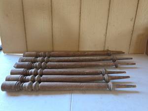 lot 1639 image: Wooden Spindle Table Legs 26in and 30in