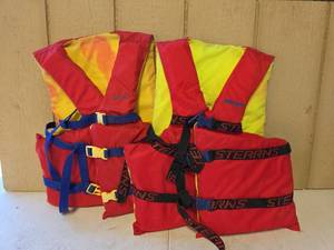 lot 1643 image: 2 Stearns Type III PFD Boating Vests Adult Universal 30-52 Inches