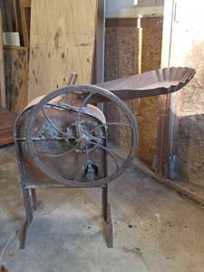 lot 1646 image: Antique Hand-Crank Steel Corn Sheller