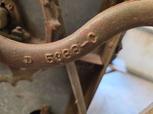 lot 1647 image: Antique Hand-Crank Corn Sheller