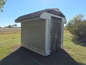 lot 2001 image: Portable Storage Shed on Skids (WILL NEED YOUR OWN TRACTOR AND HELP TO MOVE AND LOAD)- see description for removal information
