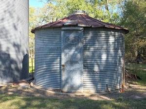 lot 2003 image: Grain Storage Bin Round Metal Tank Corrugated - see description for removal information