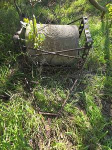 lot 2006 image: Lawn Roller with Metal Frame and Concrete Drum