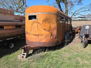 lot 2015 image: Livestock Trailer, Dual Axle (Unknown Tire Condition)- see description for removal information