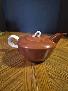 lot 29 image: Teapot with Lid White Handle and Spout Brown