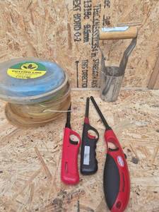 lot 203 image: String Trimmer Cutting Line Spools and Hand Tools Lot - Lighters Work