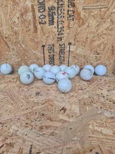 lot 204 image: Lot of 16 Assorted Golf Balls Mixed Brands