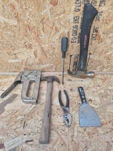 lot 208 image: Hand Tools Lot - Husky Hammer, Staple Gun, Putty Knife, Pliers, Screwdriver