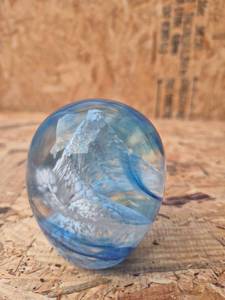 lot 224 image: Blue Glass Paperweight Oval Dome 1.5 inches