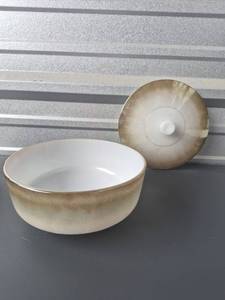 lot 247 image: Federal Glass 3.5 Qt Dish and Lid