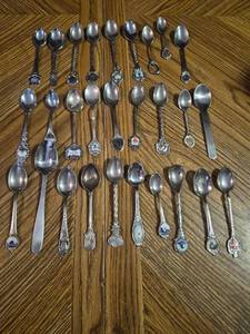 lot 276 image: Lot of 39 Souvenir Spoons with Decorative Handles and Enamel Emblems - All Magnetic